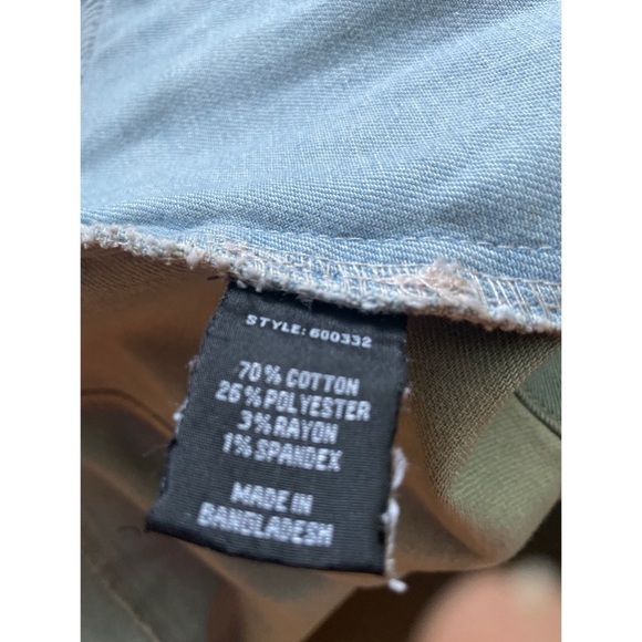 Baccini light blue denim long sleeve button down shirt Size Medium … - Picture 10 of 10